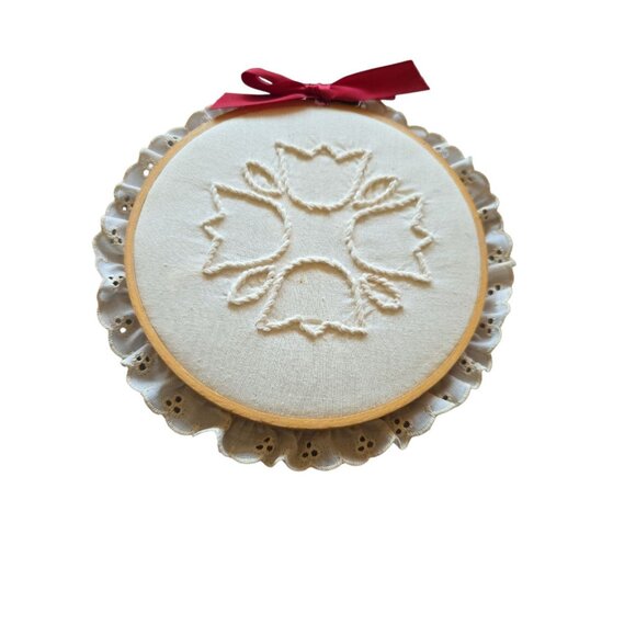 Vintage Tulip Flower 6" Hoop Frame Wall Hanging Decor - Picture 1 of 5